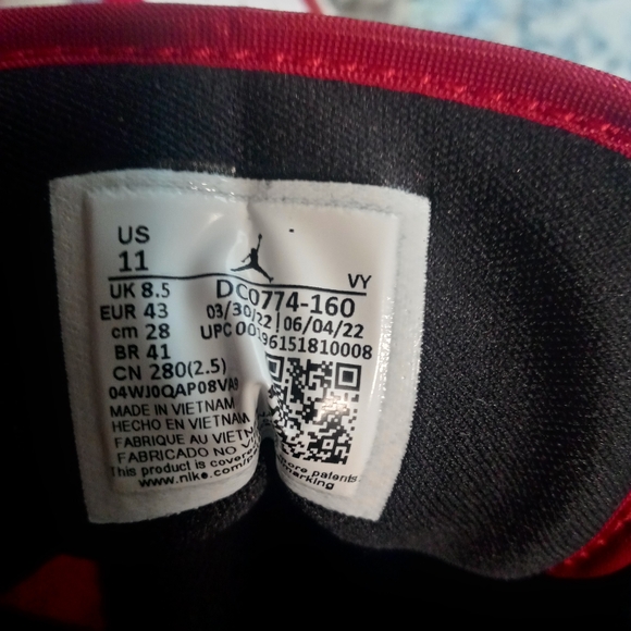 Womens Air Jordan 1 Low Red and White Sneakers Size 11 (Like New) - Picture 7 of 10